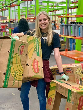 Adcetera Account Manager Maegan Johnson volunteers at the Food Bank.